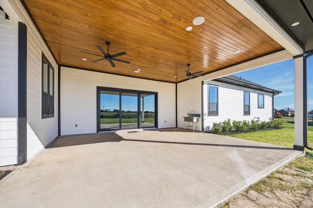 27645 Spring Hill Road, Hempstead, TX 77445