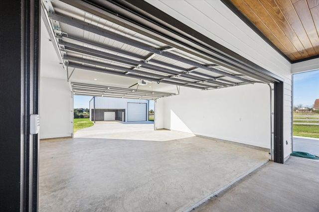 27645 Spring Hill Road, Hempstead, TX 77445