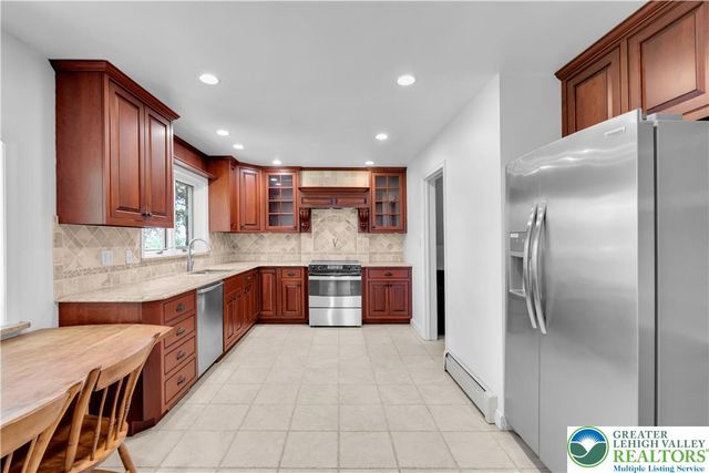1236 Moffitt, Bethlehem City, PA 18018