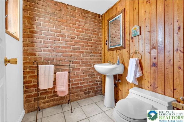 1236 Moffitt, Bethlehem City, PA 18018