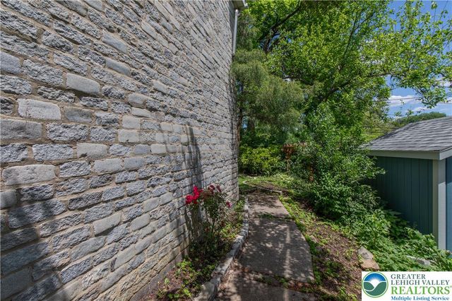 1236 Moffitt, Bethlehem City, PA 18018
