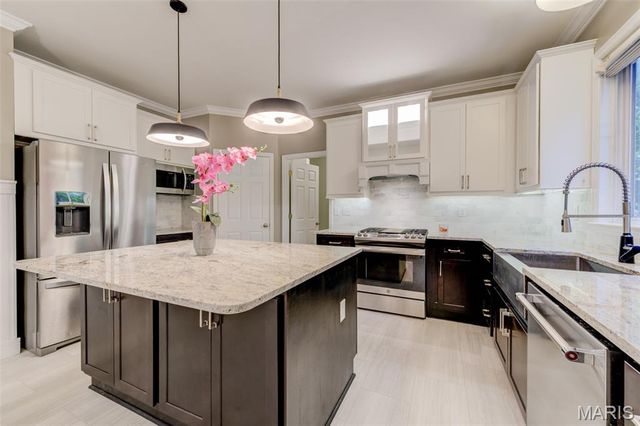 1012 Landing Place Drive, Lake St Louis, MO 63367