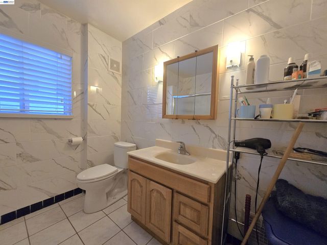 2917 Telegraph Ave, Berkeley, CA 94705