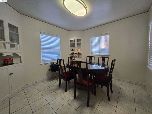 2917 Telegraph Ave, Berkeley, CA 94705