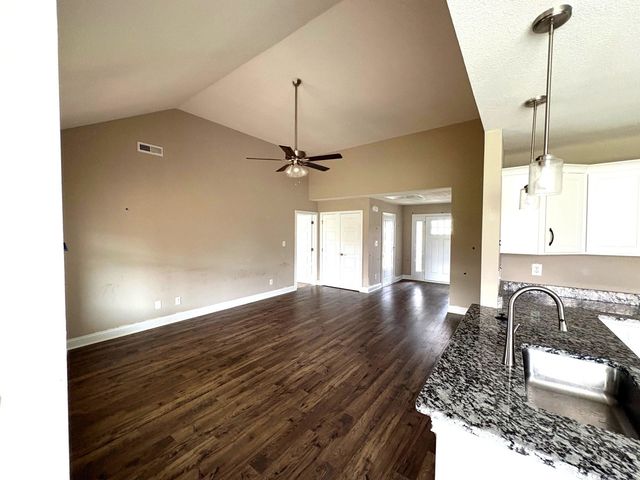 161 Ardell Dr, Clarksville, TN 37040