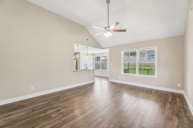 161 Ardell Dr, Clarksville, TN 37040
