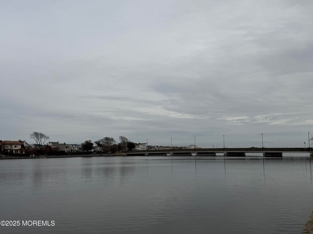 500 Deal Lake Drive 4F, Asbury Park, NJ 07712