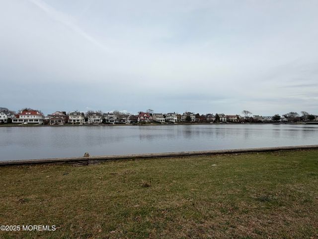 500 Deal Lake Drive 4F, Asbury Park, NJ 07712