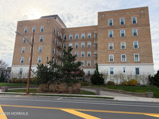 500 Deal Lake Drive 4F, Asbury Park, NJ 07712
