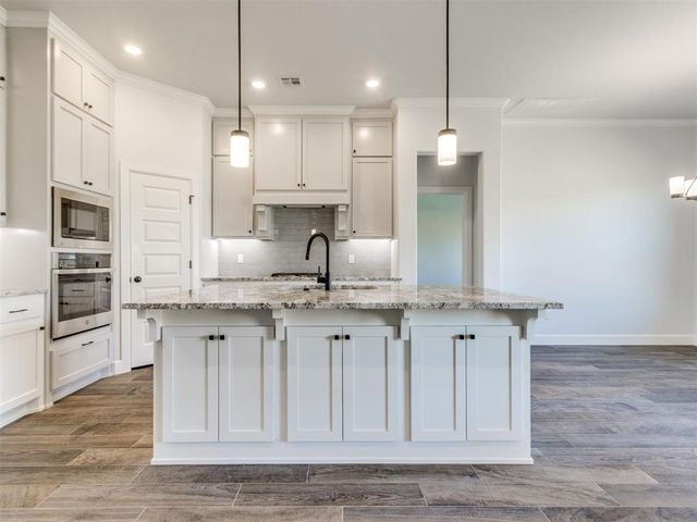 2901 Summit Hollow Circle, Norman, OK 73071