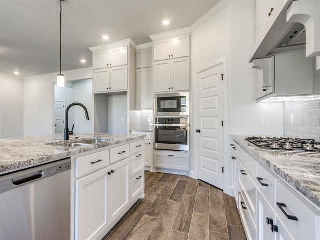 2901 Summit Hollow Circle, Norman, OK 73071