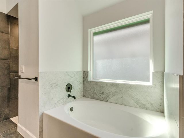 2901 Summit Hollow Circle, Norman, OK 73071