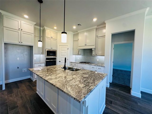 2901 Summit Hollow Circle, Norman, OK 73071