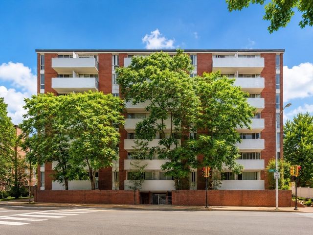 29 Concord Ave. 212, Cambridge, MA 02138