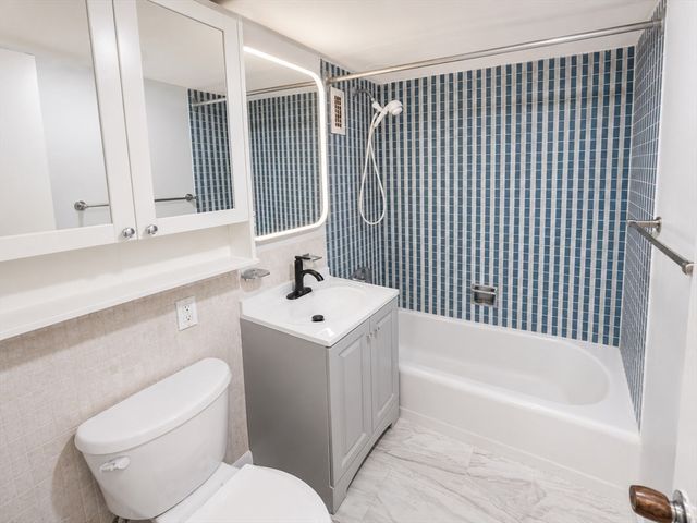29 Concord Ave. 212, Cambridge, MA 02138