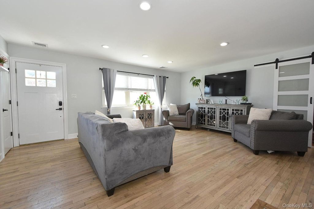 33 Jarvin Road, Port Jefferson Station, NY 11776 — photo 5