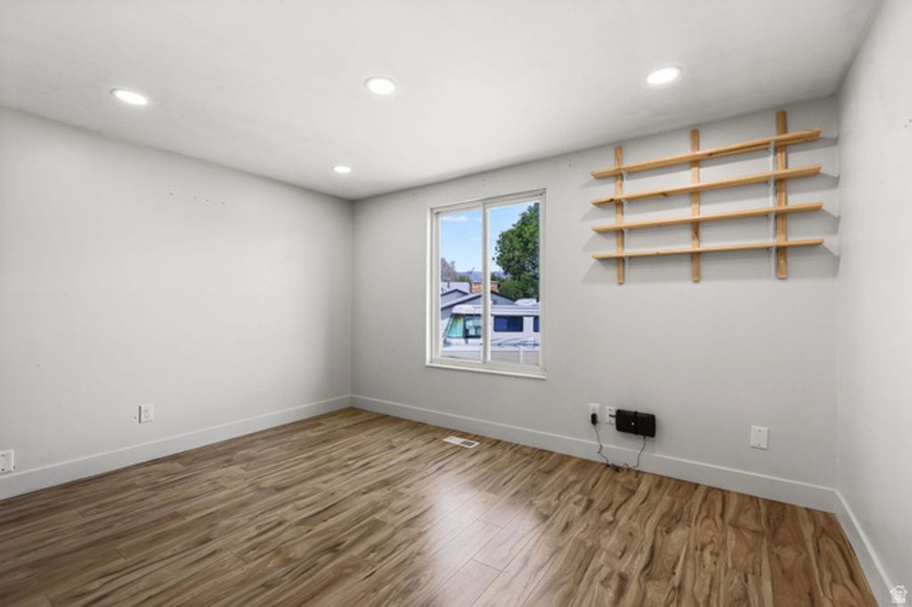 Image 15 of property listing at 1440 DAVID DR, Syracuse, UT 84075