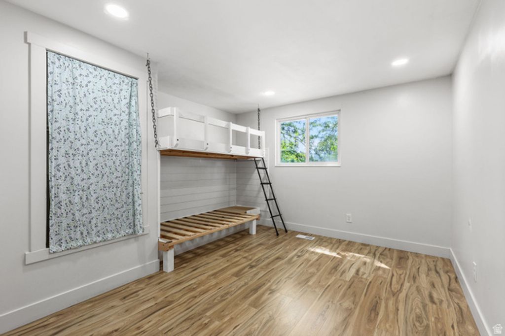 Image 17 of property listing at 1440 DAVID DR, Syracuse, UT 84075