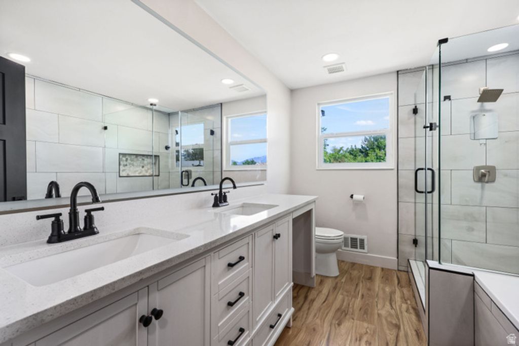 Image 18 of property listing at 1440 DAVID DR, Syracuse, UT 84075