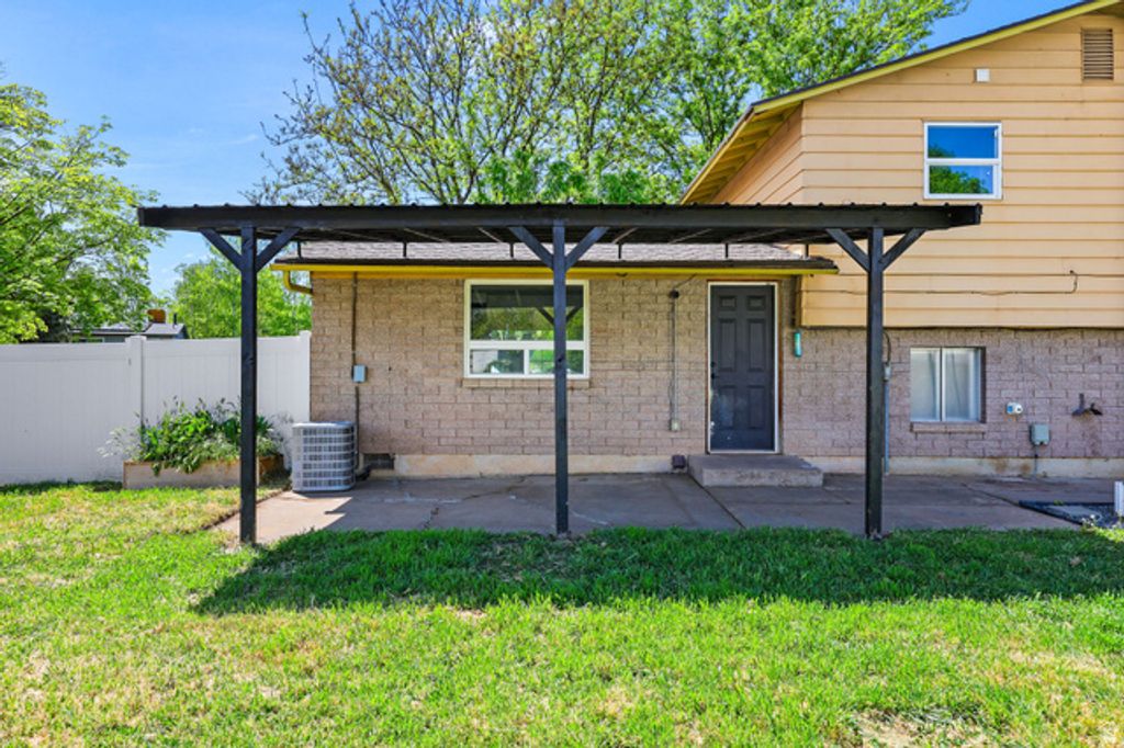 Image 23 of property listing at 1440 DAVID DR, Syracuse, UT 84075