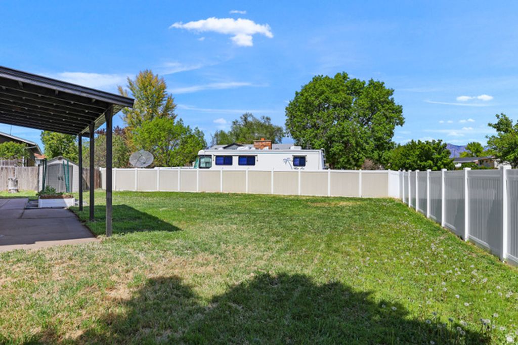 Image 24 of property listing at 1440 DAVID DR, Syracuse, UT 84075