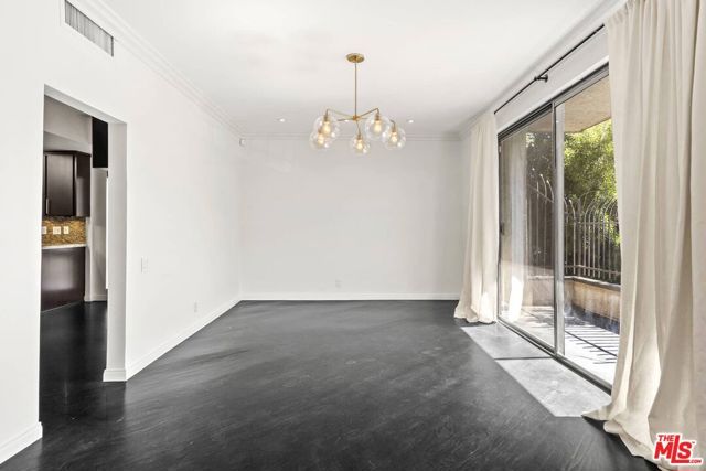1210 N Kings Road 104, West Hollywood, CA 90069