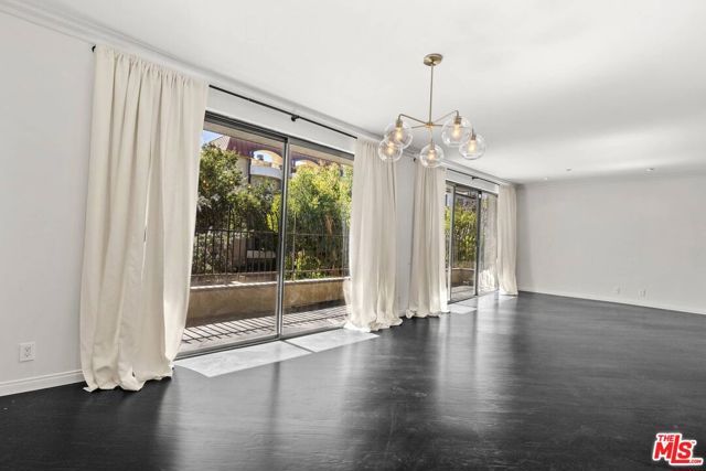1210 N Kings Road 104, West Hollywood, CA 90069