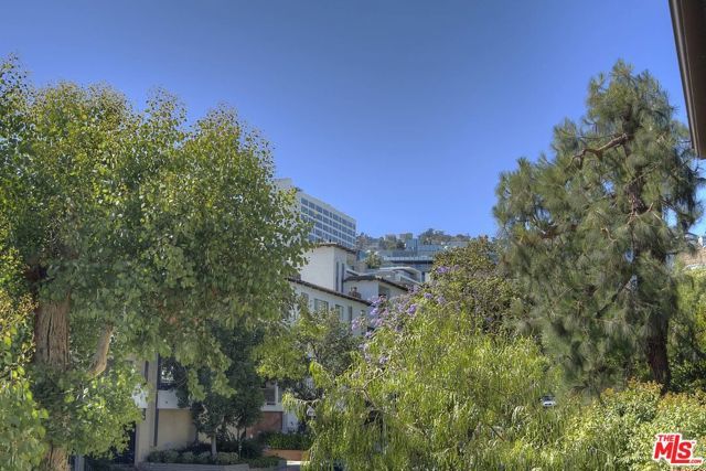 1210 N Kings Road 104, West Hollywood, CA 90069