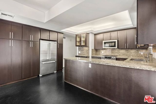 1210 N Kings Road 104, West Hollywood, CA 90069