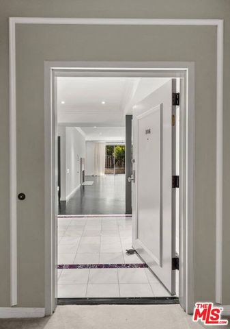 1210 N Kings Road 104, West Hollywood, CA 90069