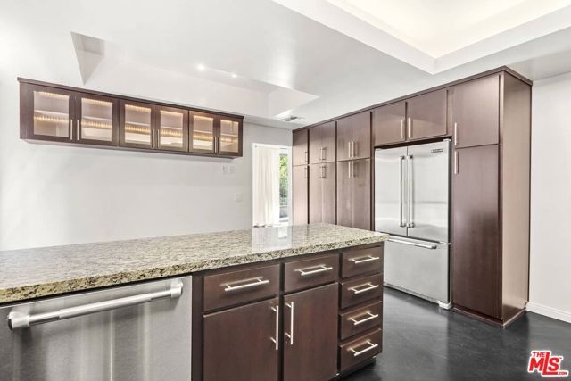 1210 N Kings Road 104, West Hollywood, CA 90069