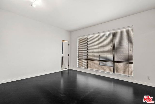 1210 N Kings Road 104, West Hollywood, CA 90069
