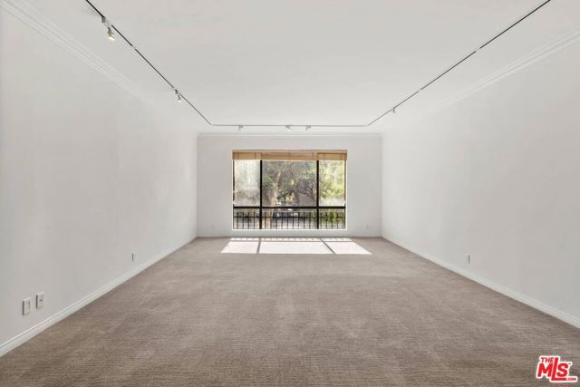 1210 N Kings Road 104, West Hollywood, CA 90069