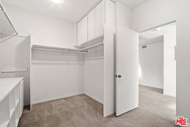 1210 N Kings Road 104, West Hollywood, CA 90069