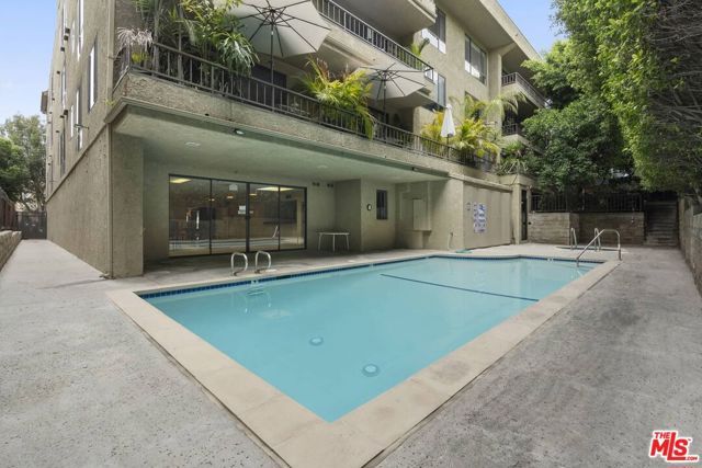 1210 N Kings Road 104, West Hollywood, CA 90069