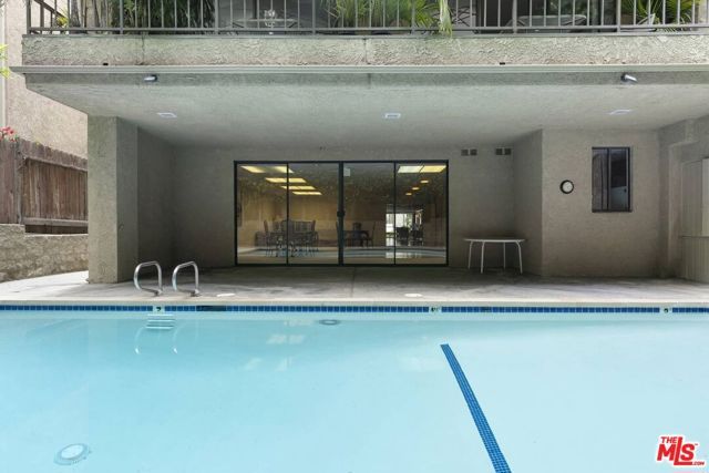 1210 N Kings Road 104, West Hollywood, CA 90069