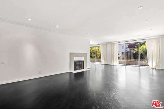 1210 N Kings Road 104, West Hollywood, CA 90069