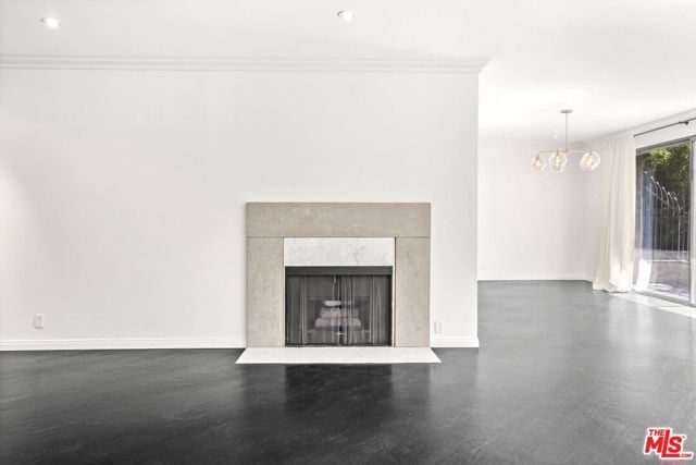 1210 N Kings Road 104, West Hollywood, CA 90069