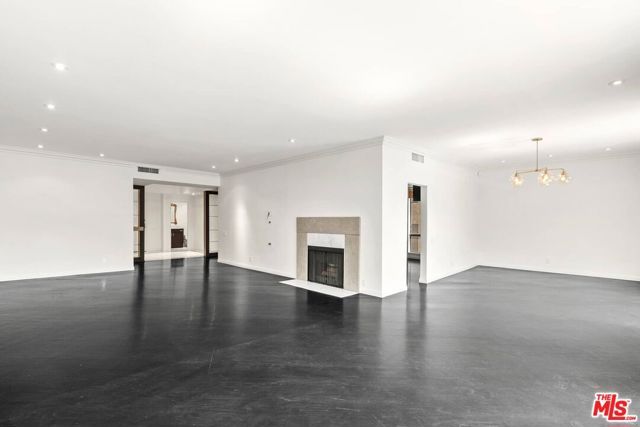 1210 N Kings Road 104, West Hollywood, CA 90069