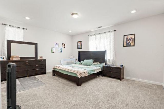 912 NE Loon St, Lathrop, CA 95330