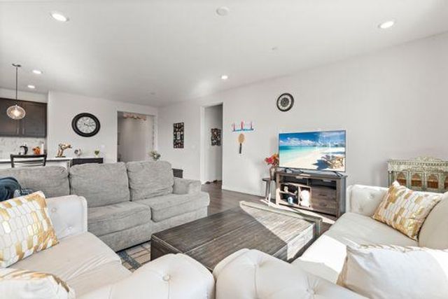 912 NE Loon St, Lathrop, CA 95330