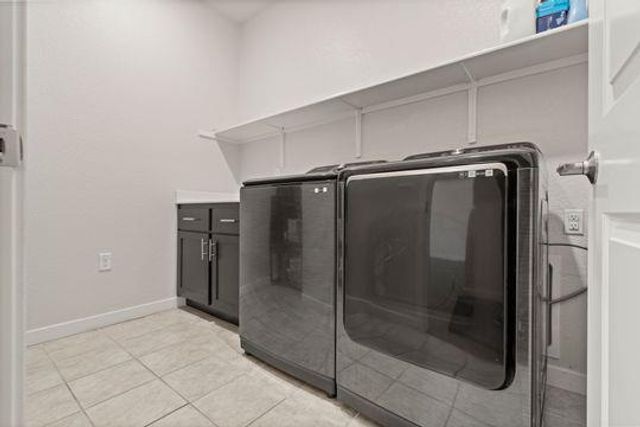 912 NE Loon St, Lathrop, CA 95330