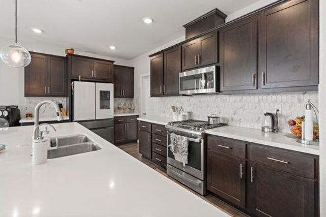 912 NE Loon St, Lathrop, CA 95330