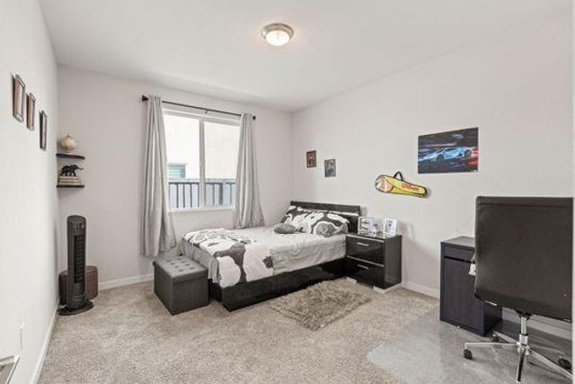 912 NE Loon St, Lathrop, CA 95330