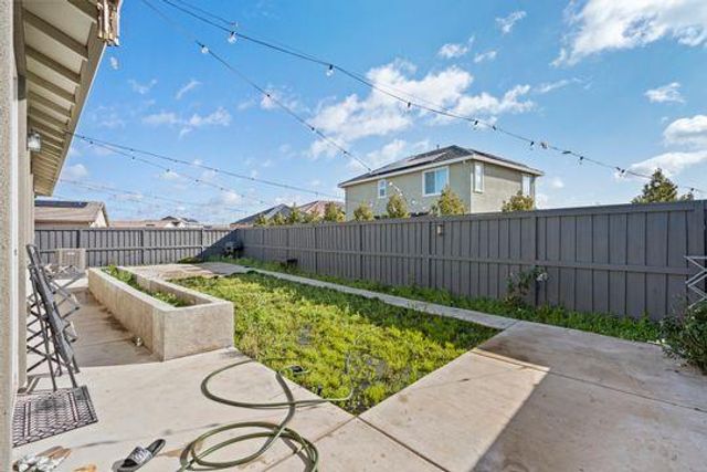 912 NE Loon St, Lathrop, CA 95330