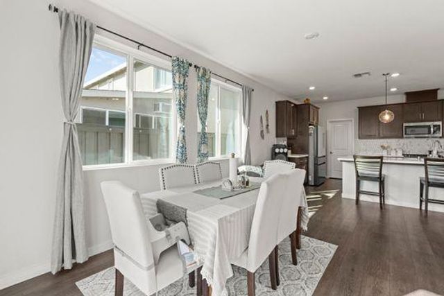 912 NE Loon St, Lathrop, CA 95330