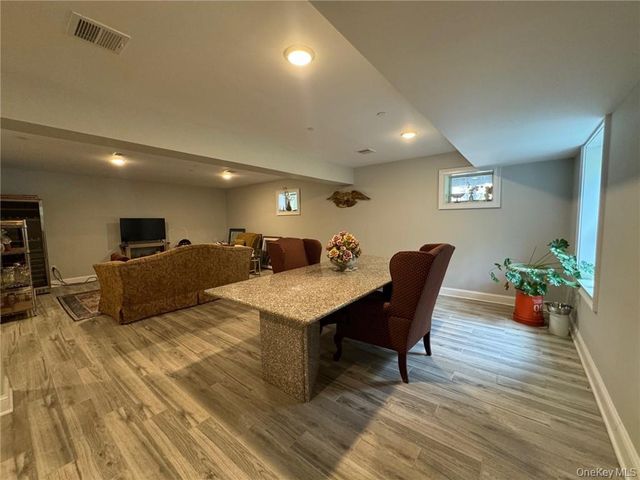 4 Rose Avenue, Harrison, NY 10528