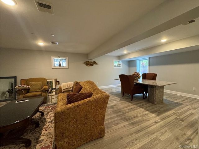 4 Rose Avenue, Harrison, NY 10528