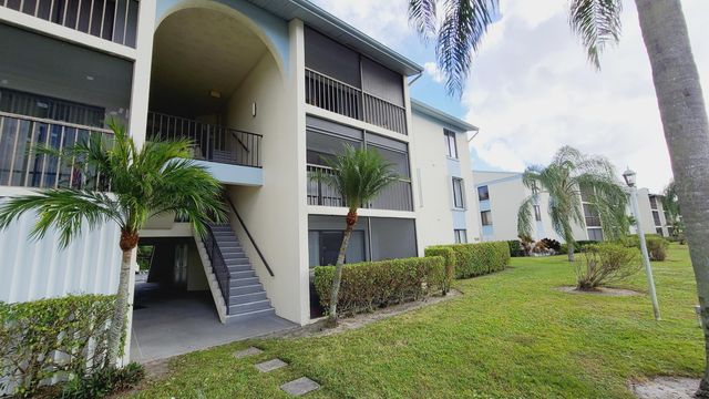 1109 Green Pine Boulevard B2, West Palm Beach, FL 33409