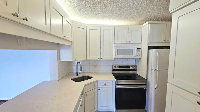 1109 Green Pine Boulevard B2, West Palm Beach, FL 33409